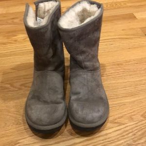 Gray zip ugg boots size 7